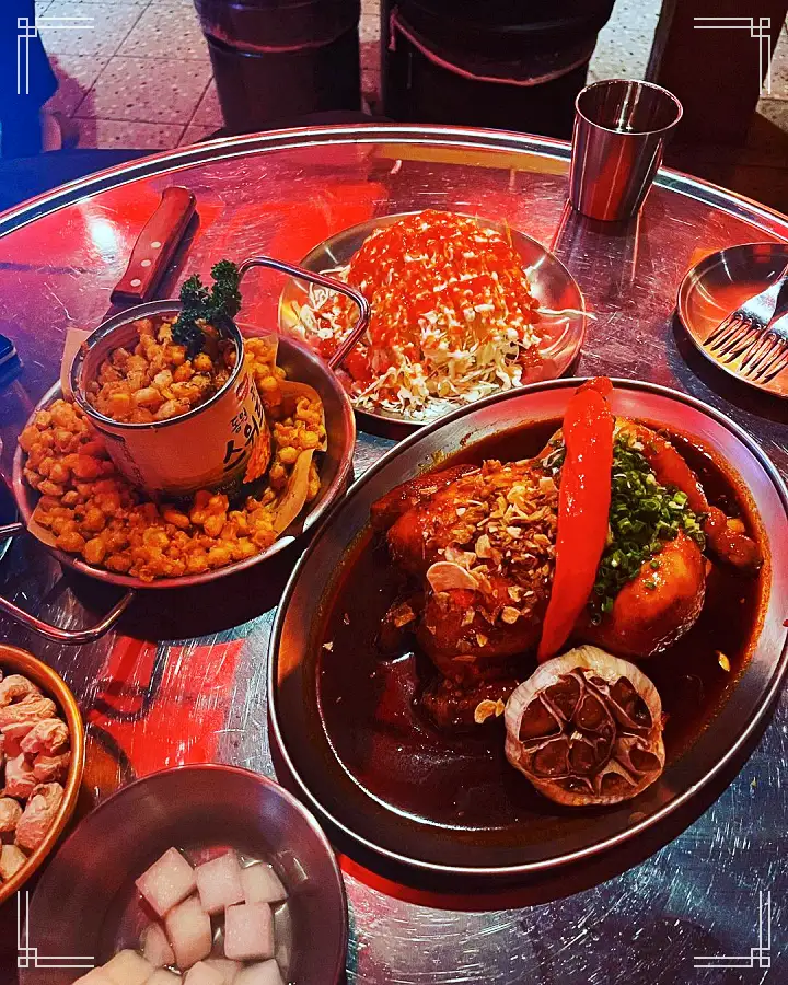 줄서는식당 광진구 군자 전기구이 통닭 맛집 함은정 미국계 치즈케이크 태국계 푸팟퐁커리 한국계 불닭 볶음면 권율 추천 49회 소개