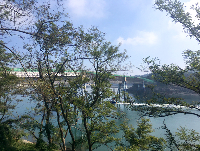 장자도-가는-길-옆-바다-위-다리