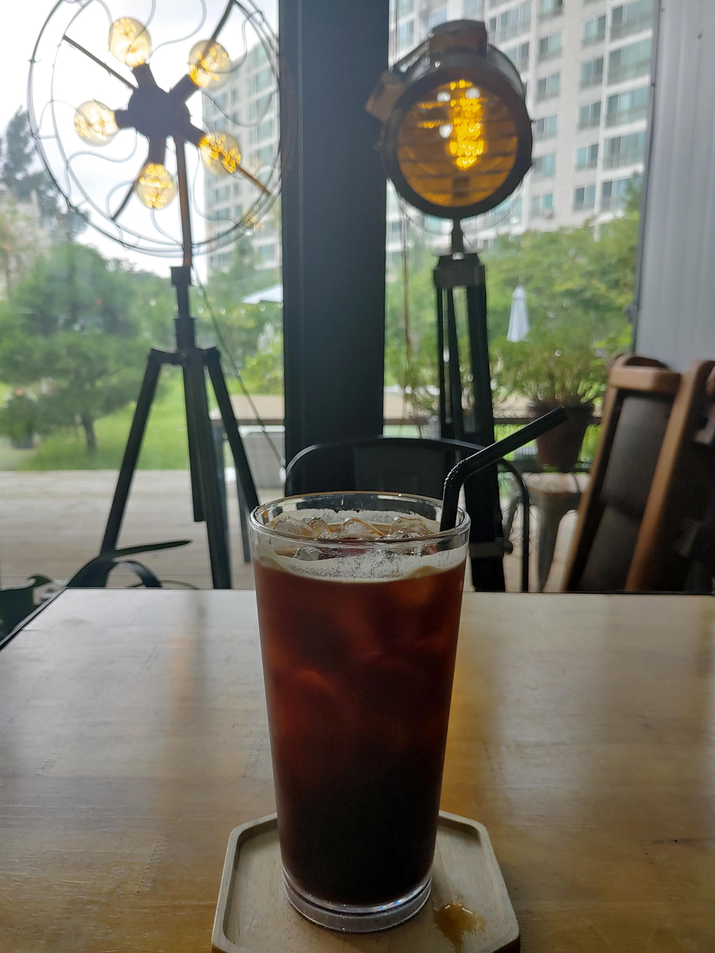 라퐁텐 정원있는카페의 아아