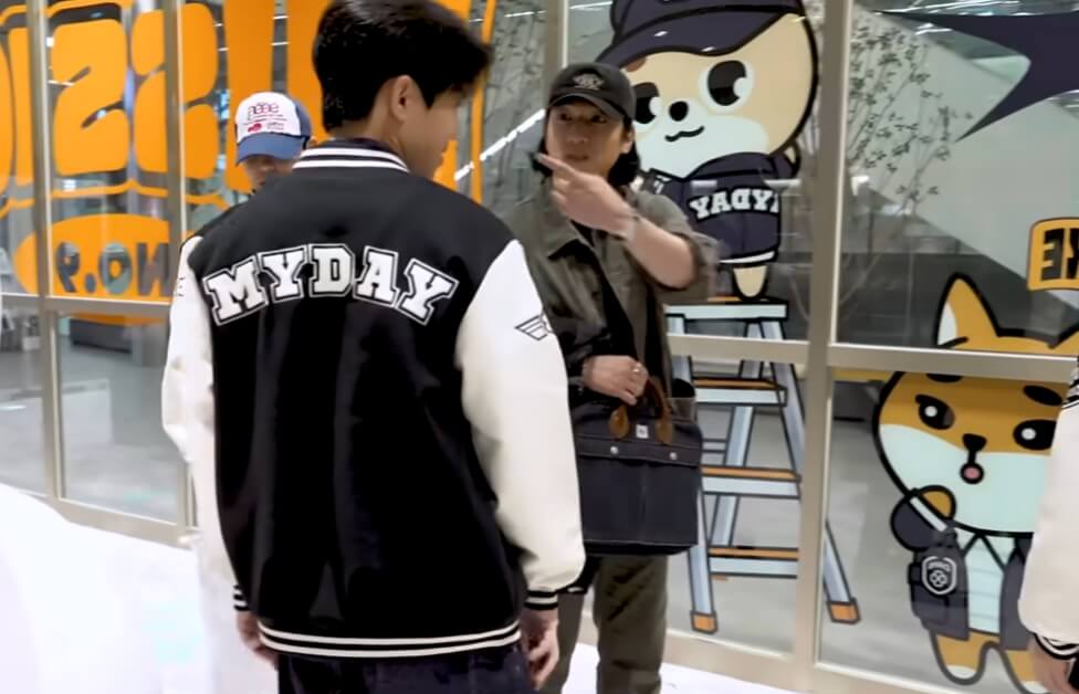 데이식스 멤버 포스터 전시존