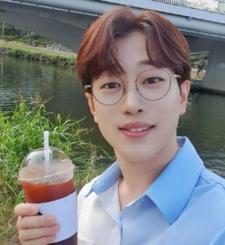 가수 안성훈