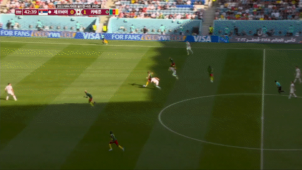 선취골 이후에도 계속 몰아치는 카메룬