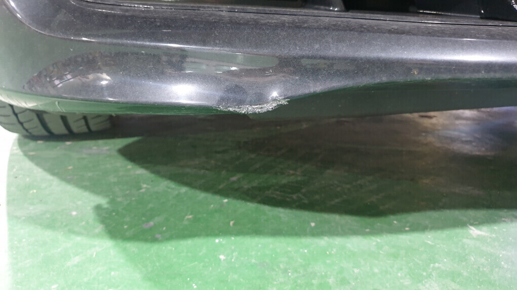 자동차 범퍼복원 - 조수석 앞 범퍼 하단 찍힘