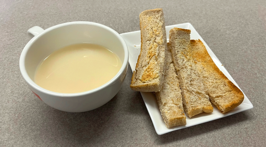 삿포로 신치토세공항 면세점 쇼핑 감자 스프 페이링 토스트