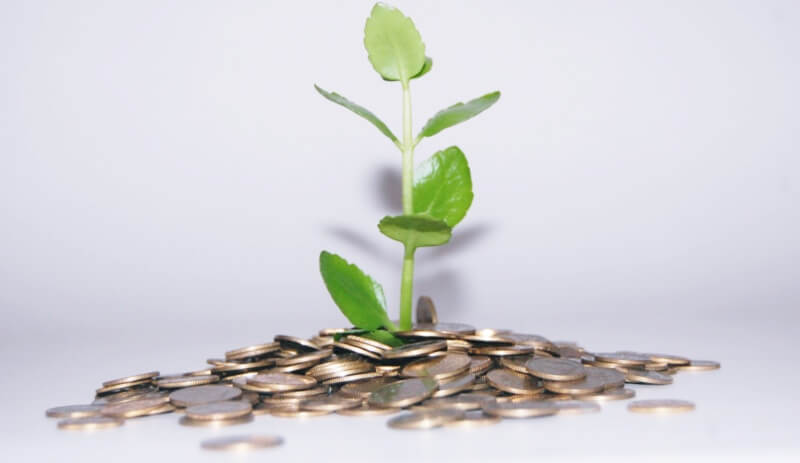 쌓여있는-동전들