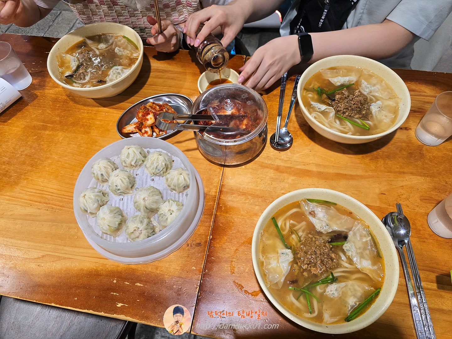 칼국수, 만두