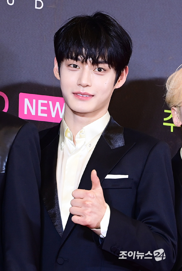 그룹 제로베이스원(ZEROBASEONE) 김지웅이 18일 오후 서울 중구 동대문디자인플라자에서 열린 &#39;31주년 한터뮤직어워즈 2023&#39; 레드카펫에 참석하고 있다. [사진=정소희 기자]