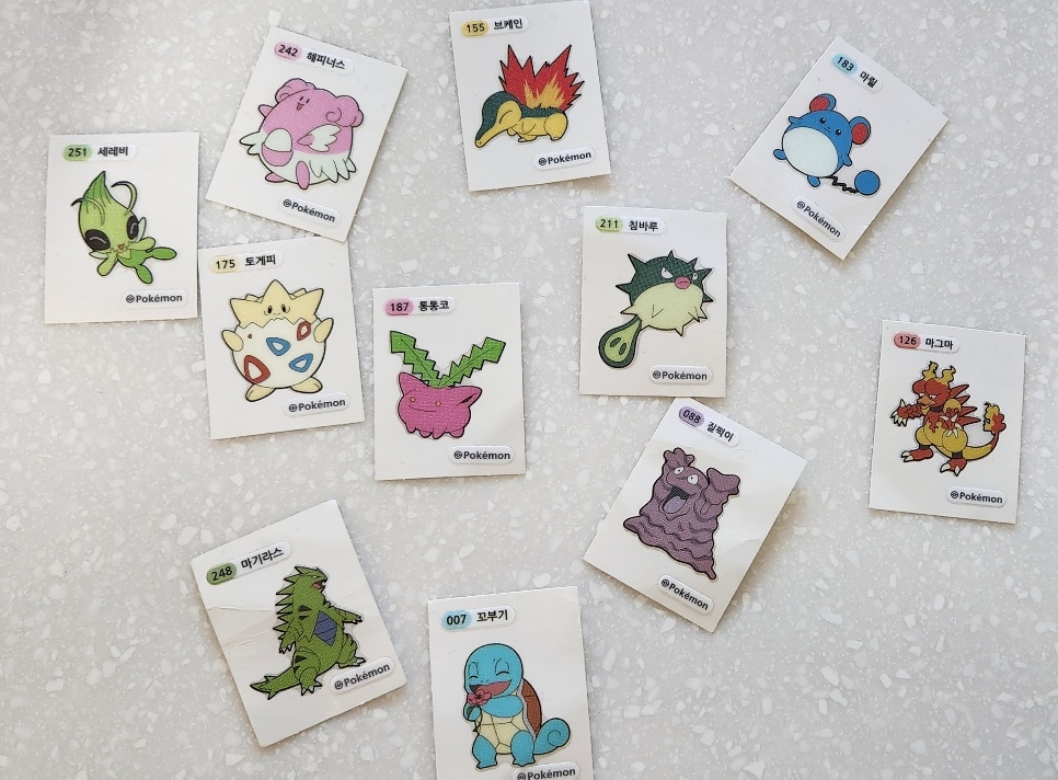 2022년에 출시된 다양한 종류의 포켓몬빵 띠부실 사진입니다.