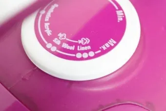 다리미 온도 설정 원단별 구김 제거와 손상 방지_9