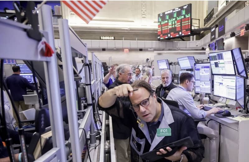 The S&P 500 fell almost 2% this past week and is down 3.5% in November. Michael Nagle/Bloomberg News