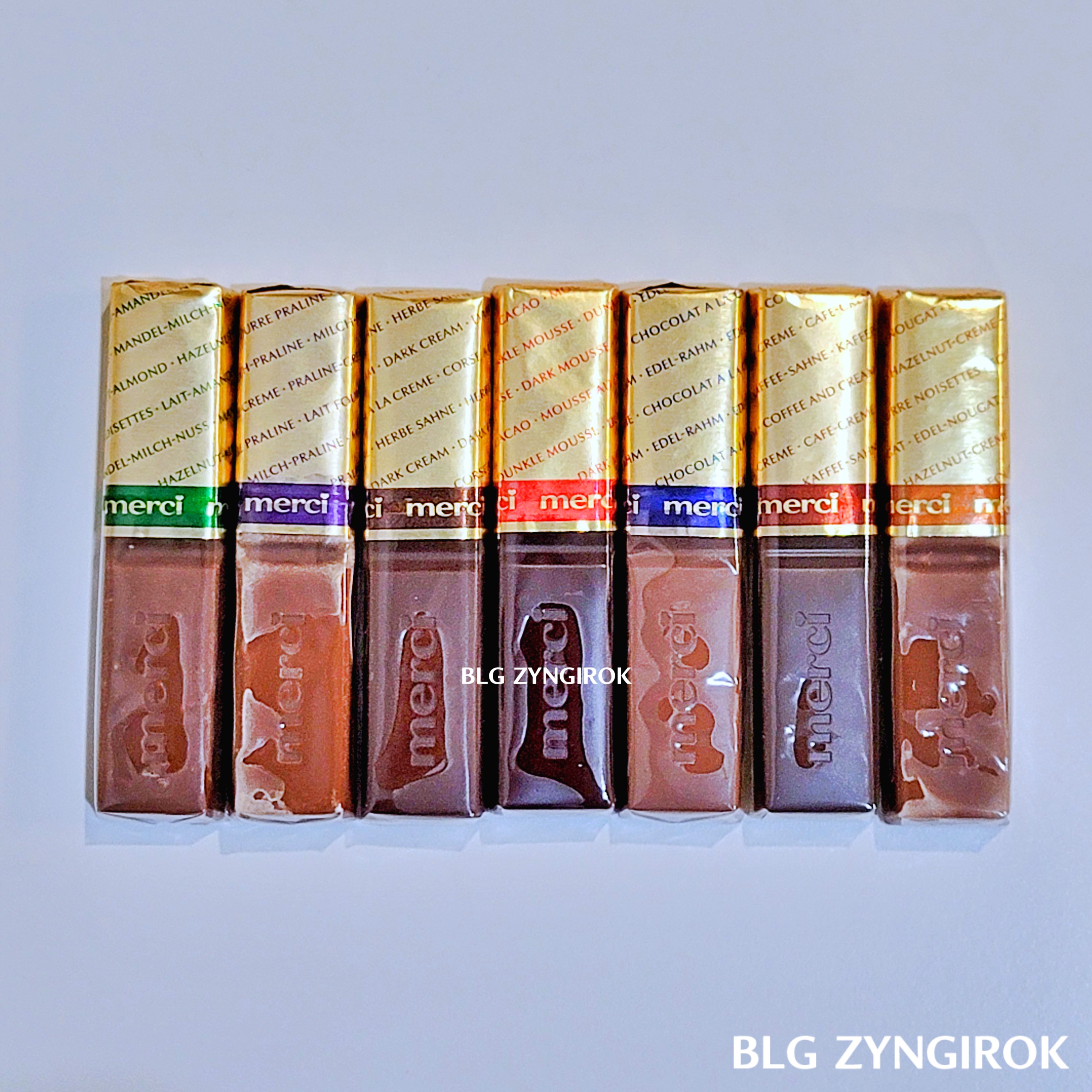 7개의 merci 초콜릿이 한줄로 놓여있다.