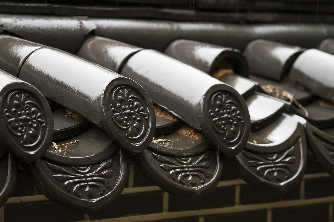 전통 기와는 왜 지역마다 모양이 다른가? 우리나라 기와의 지역성과 건축 환경