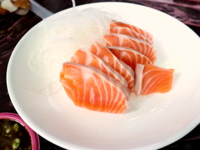 연어 흰색 줄무늬 균일한 모습