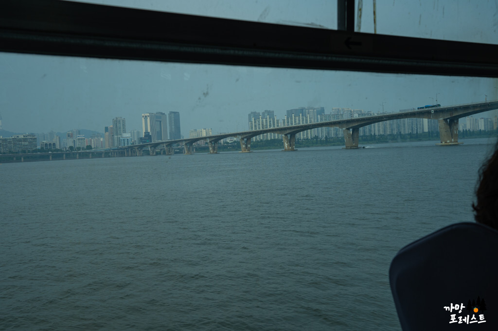 한강 유람선 이크루즈 실내