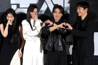 군체 영화 개봉일 줄거리 연상호 감독 출연진 전지현 구교환