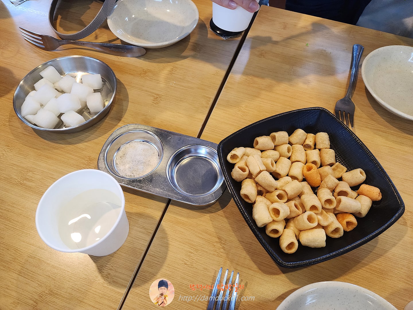 대봉통닭 반찬