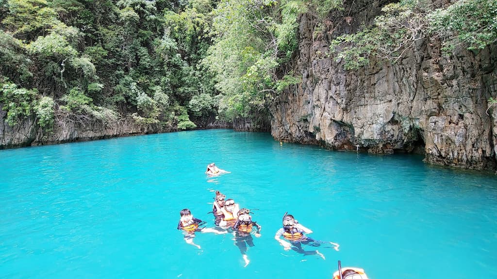 푸켓 피피섬 에메랄드 바다 스노클링 모습