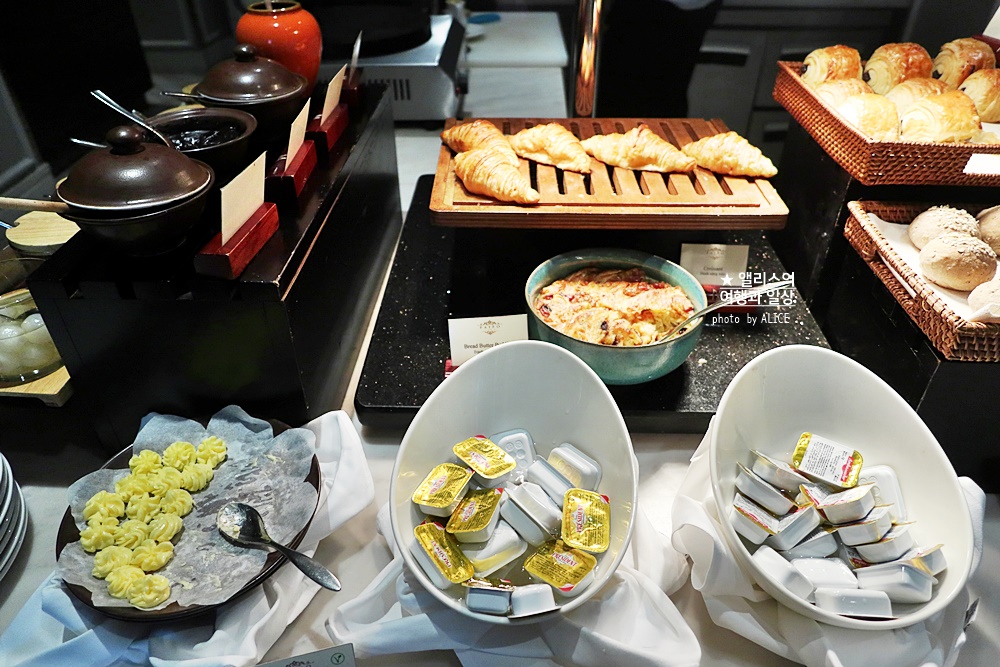 로열 호이안 엠갤러리 호텔 조식 후기 파이포 카페