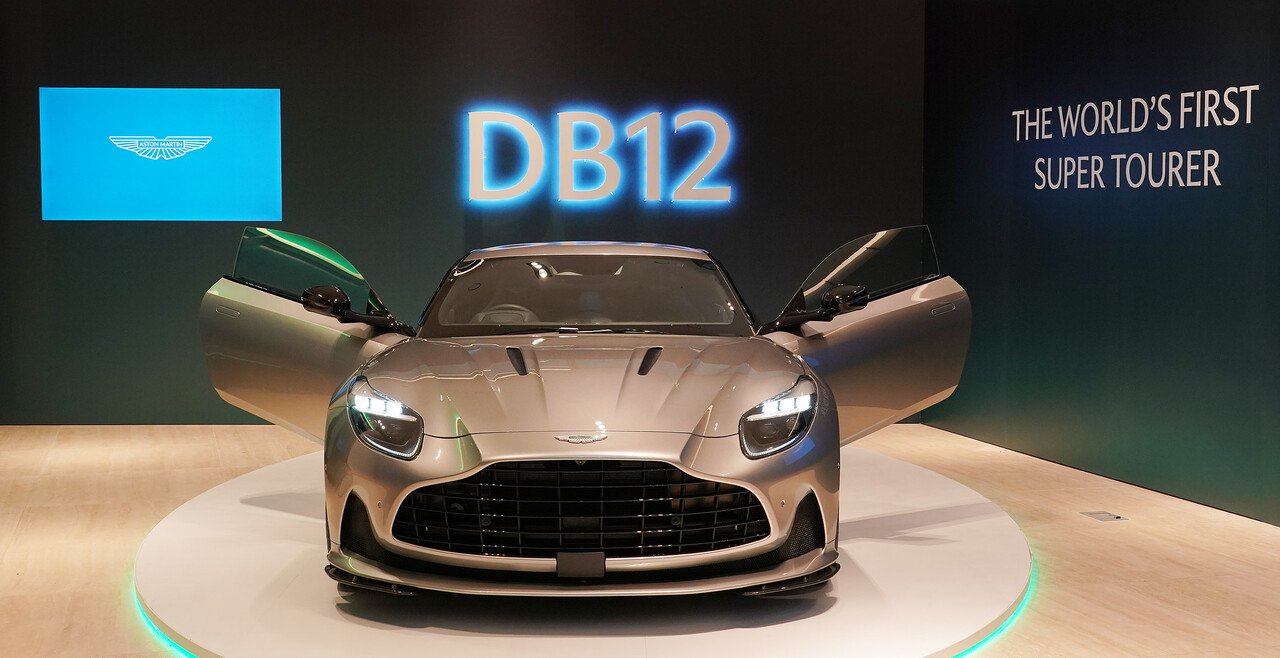 애스턴마틴&#44; 세계 최초 슈퍼투어러 `DB12` 국내 공개