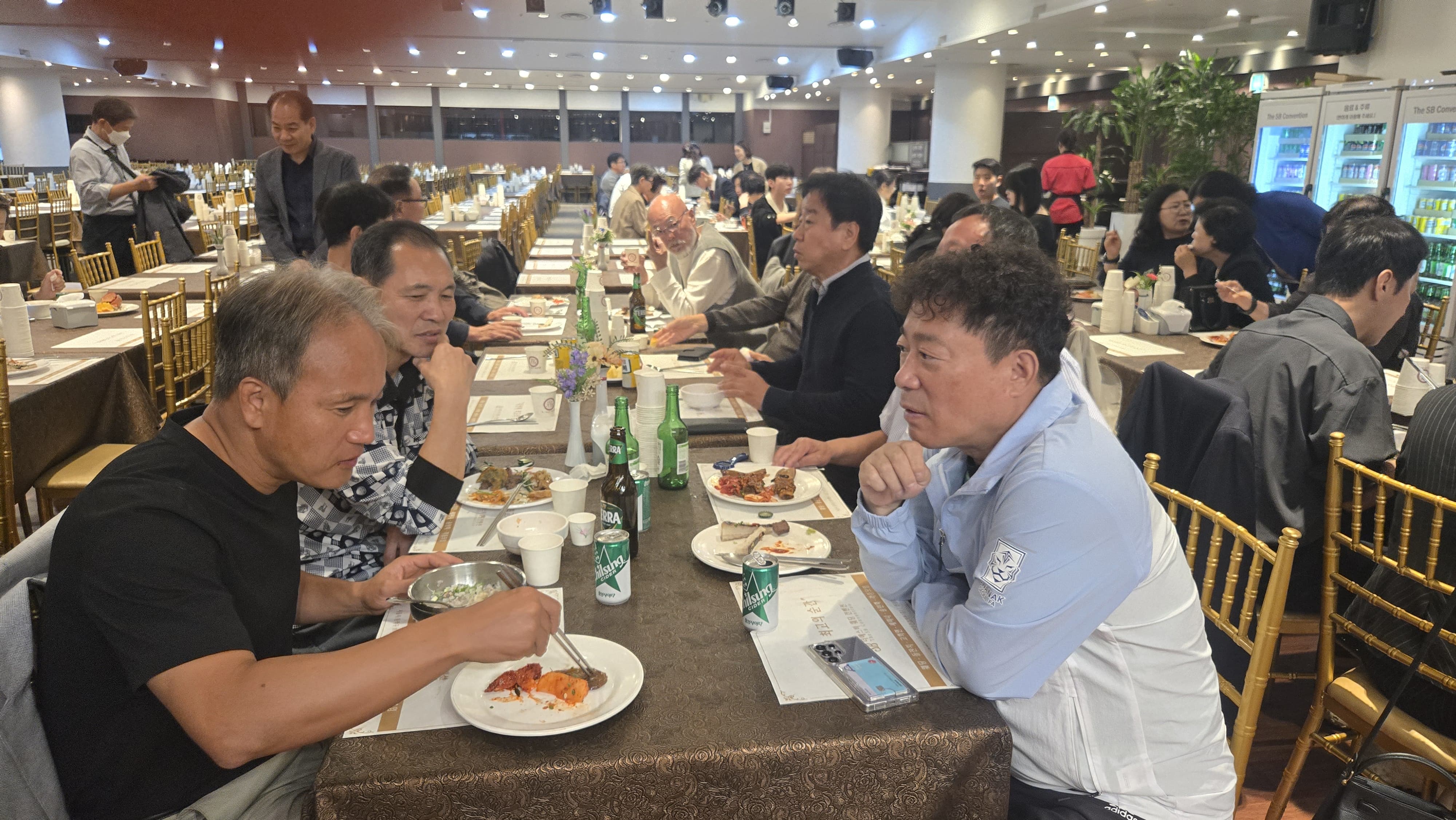 토요일 오전&amp;#44; 근무를 마치고 서둘러 찾은 첫 번째 결혼식(보라매 더에스비웨딩홀) 피로연