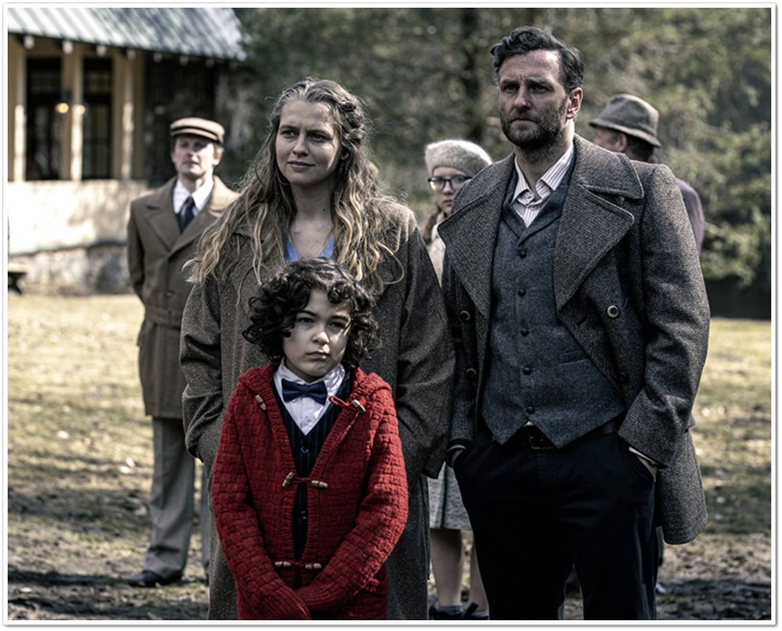 영화 트윈 레이철과 엘리엇 앤서니가 시골로 이사간 모습