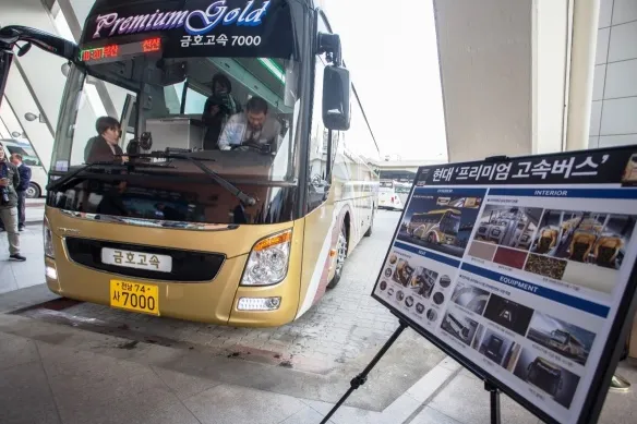 버스승강장-버스사진