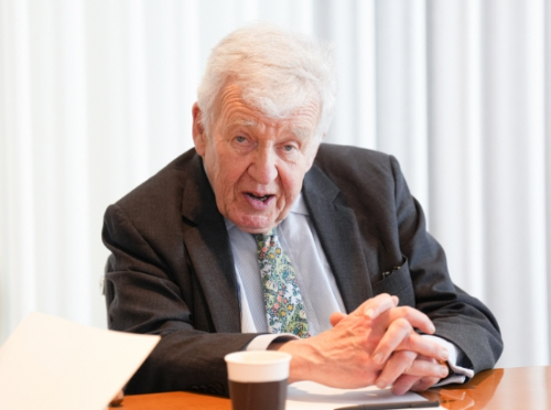 알트태그-영국 데이비드 콜먼 교수