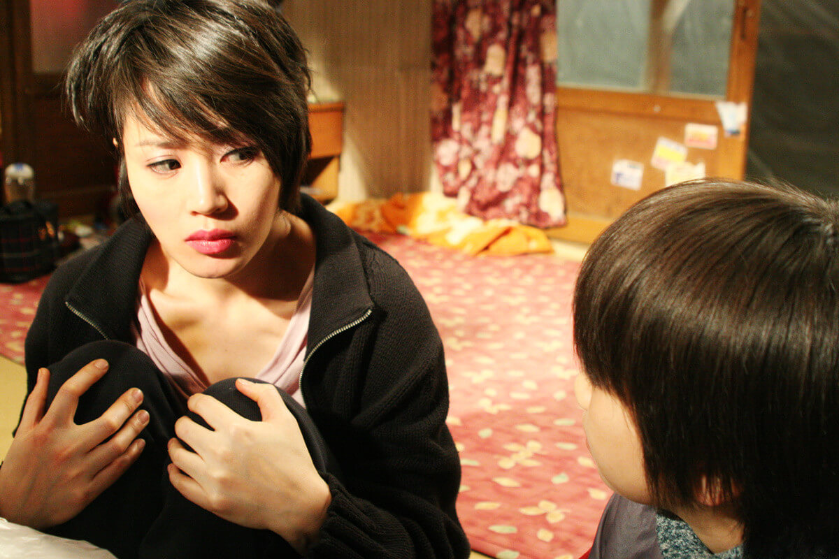 화장한 여자와 재수가 서로 째려보는 중