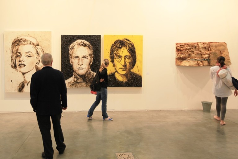 큐레이터는 전시관의 총괄 책임자이다.