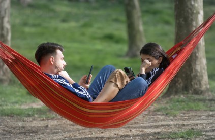 눈 건강 문제&rsquo;? 나이 탓 아닌 스마트폰 시대의 눈 피로병&hellip; 만성침침증후군