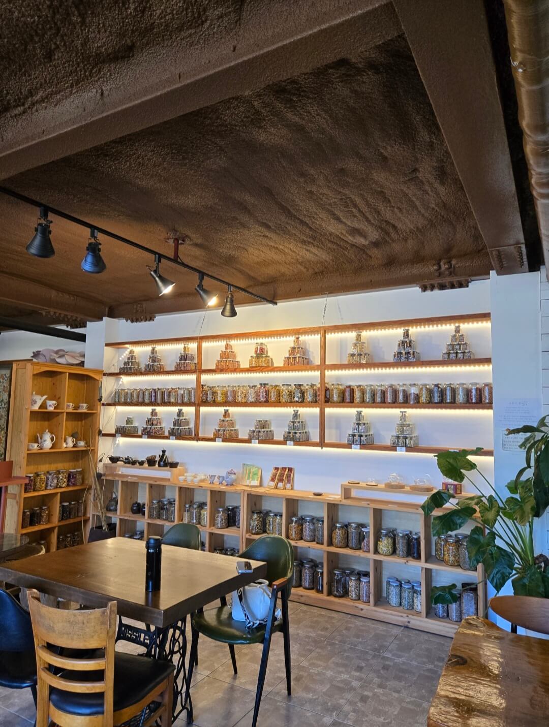 가평설악면 오롯이,꽃 카페 내부