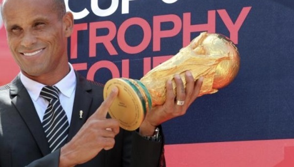 FIFA월드컵 트로피 재질 무게, 줄리메컵 영구소장 국가 및 연도는