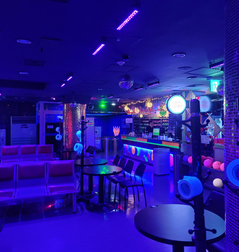 카운터 및 내부