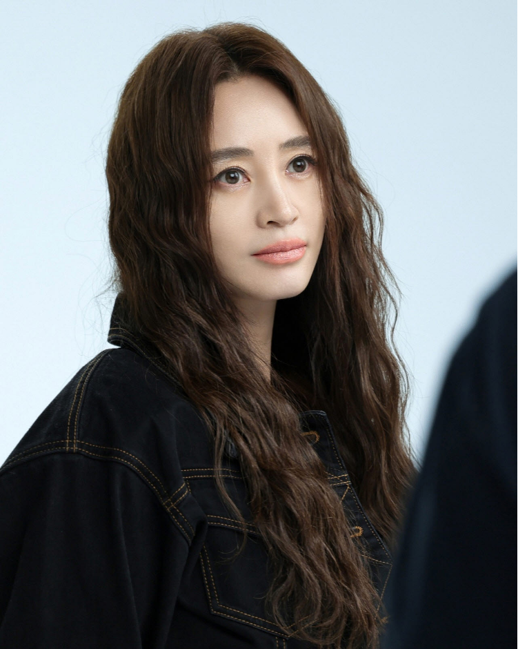 김혜수 지금 불륜 종영, 박경희로 완성한 새 얼굴과 종영 소감 참고 이미지 2
