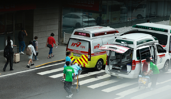 최근 응급의료 공백으로 인한 '응급실 뺑뺑이' 문제가 불거지는 가운데, 추석 연휴 소방당국의 92차례 연락에도 이송 병원을 찾지 못해 사망했다는 환자의 사연이 알려졌다. 본문과 관련 없는 사진. [사진=뉴시스]