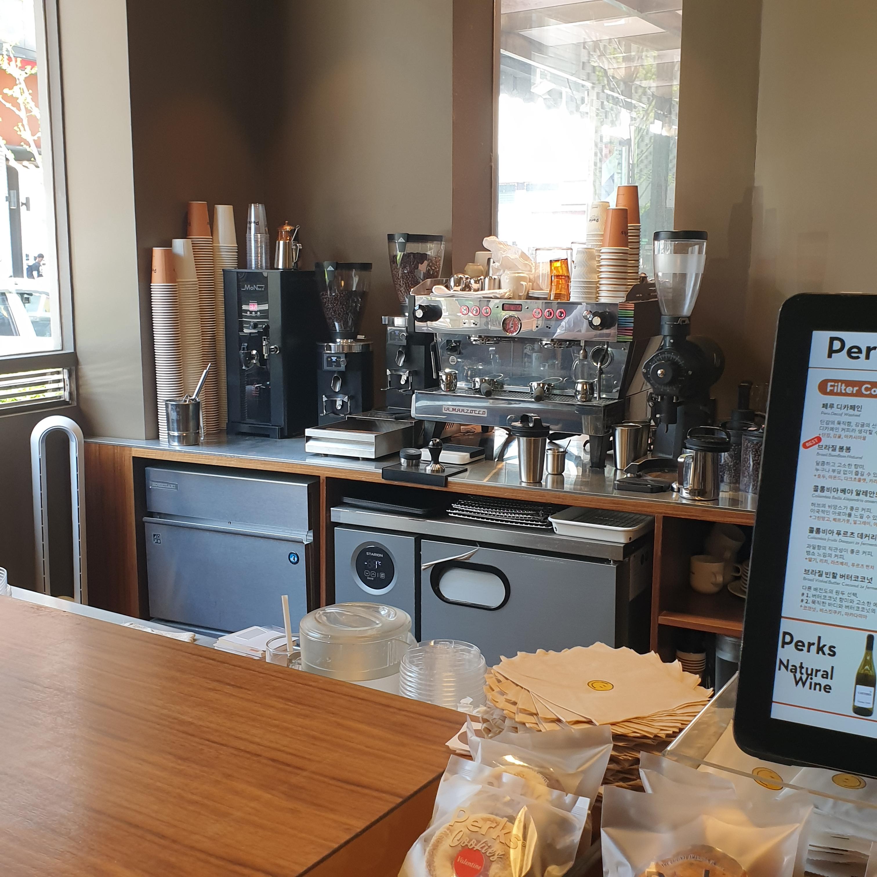 삼성역 스페셜티 커피 전문점 펔스 커피 (Perks Coffee)_에스프레소 추출 공간