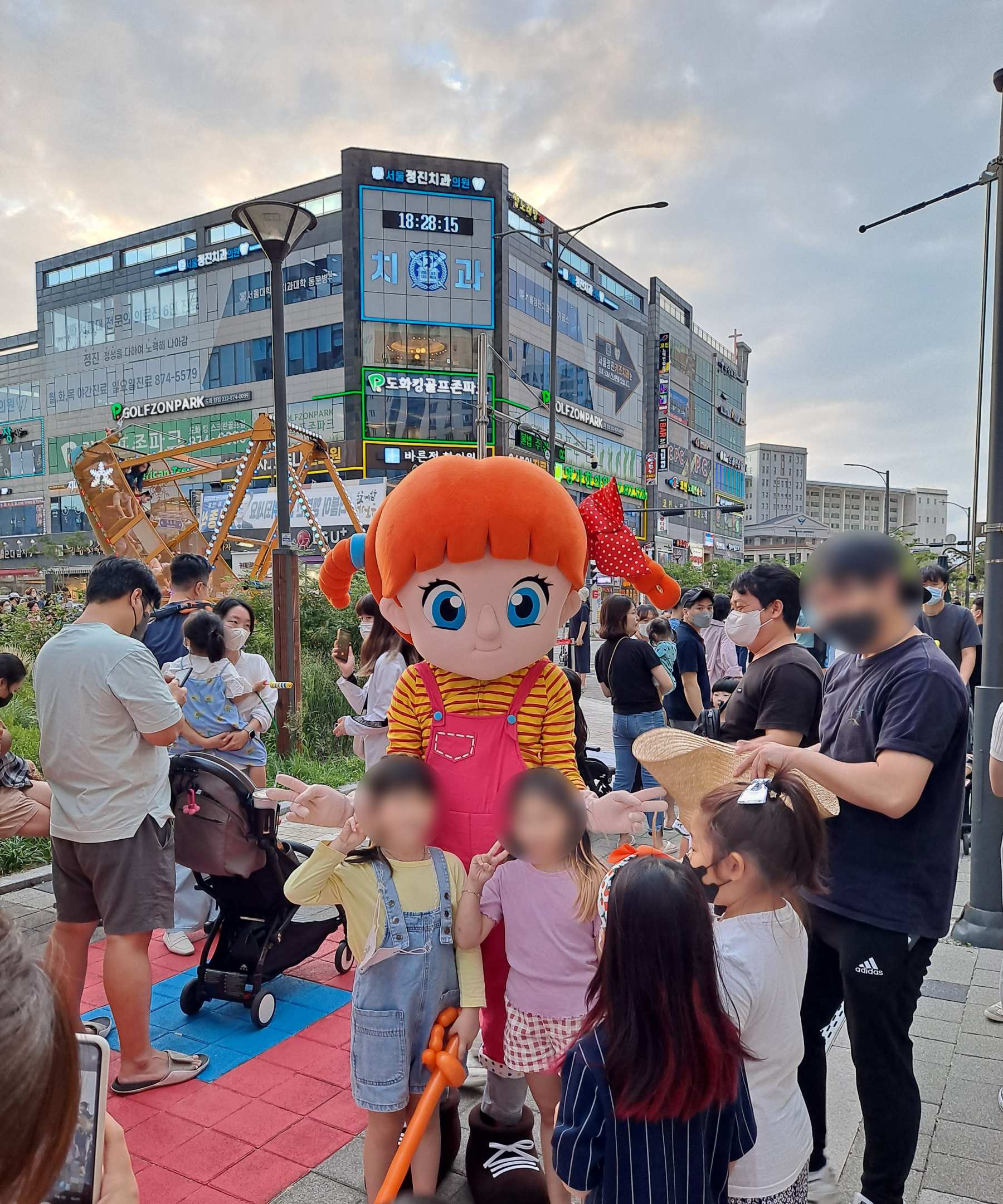 캐릭터와 사진찍기