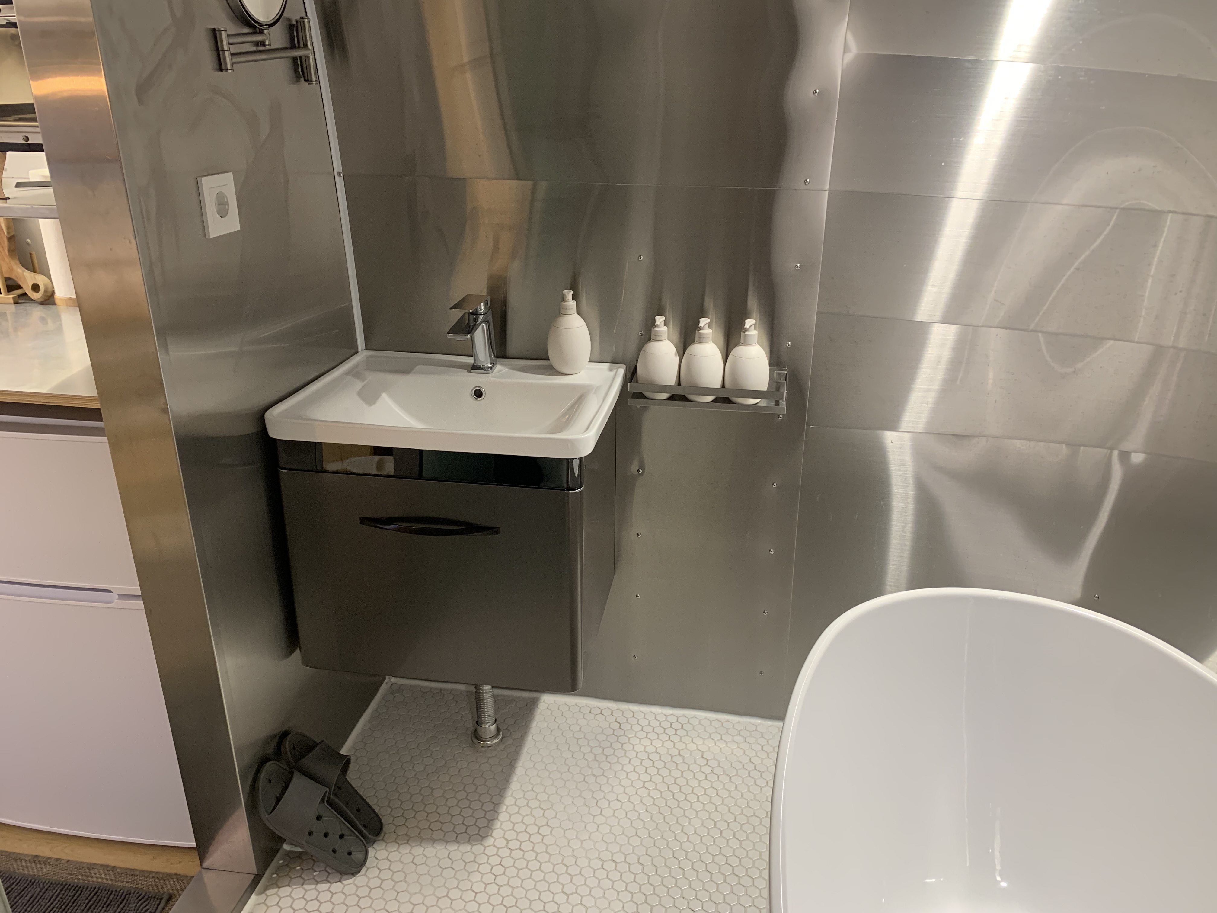 제주도에서 찾은 감성 글램핑 숙소 어라운드폴리 리뷰 - 겨울 에어스트림 숙박 후기