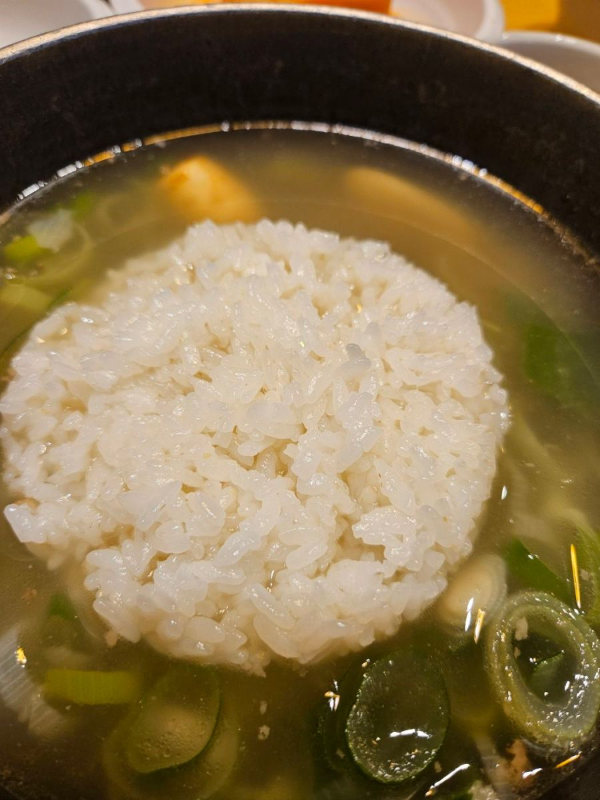 갈비탕에 밥 말다