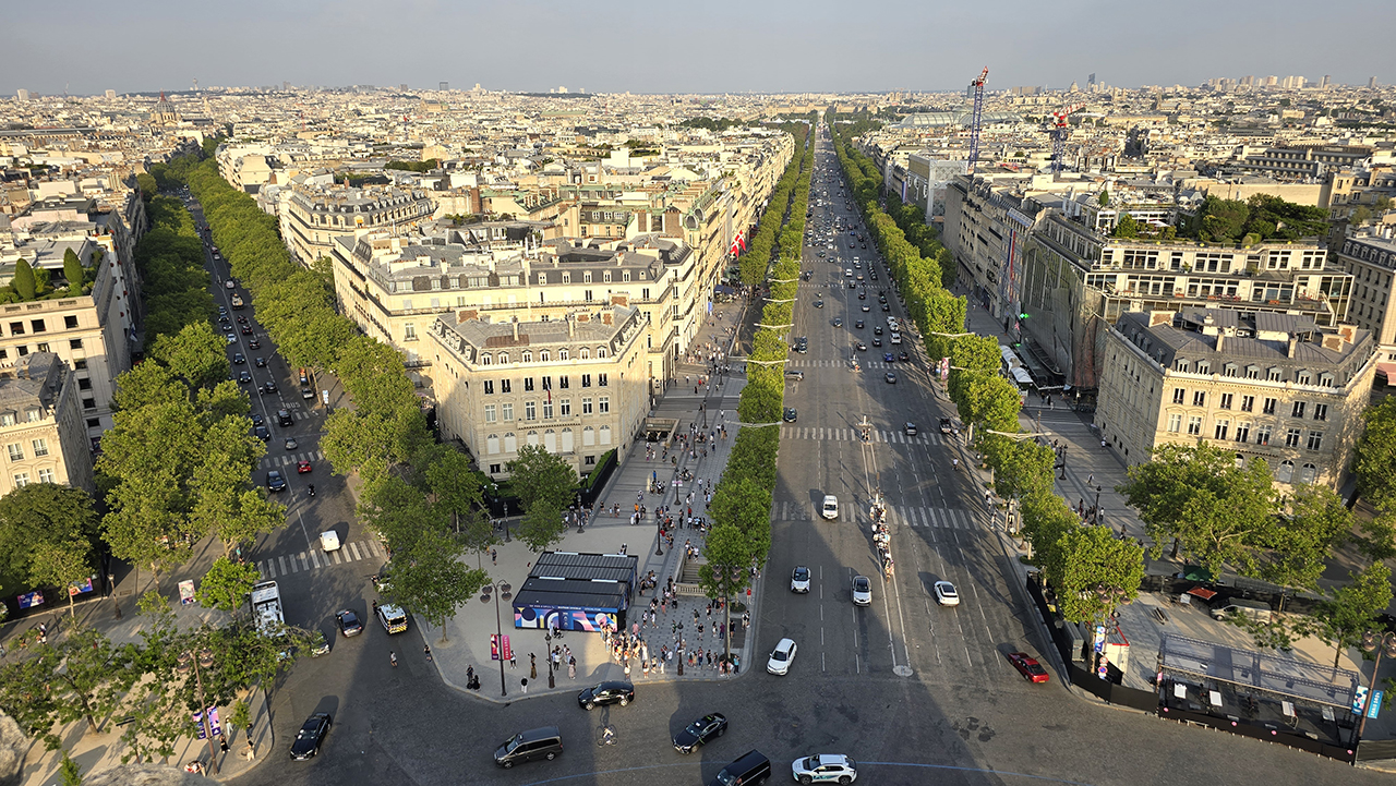 개선문 전망대에서 보는 파리