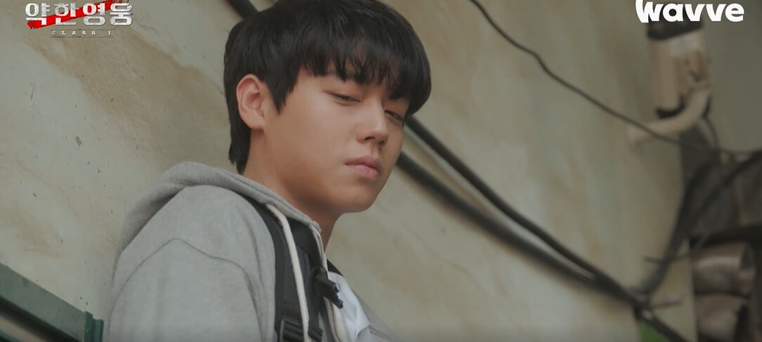 약한영웅-바라보는장면