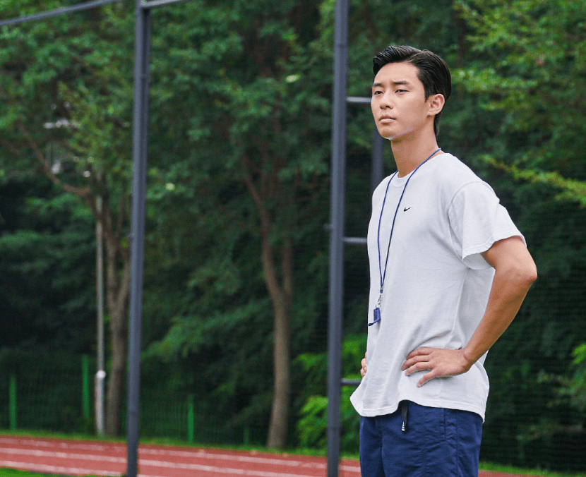 선수들-훈련시키는-홍대