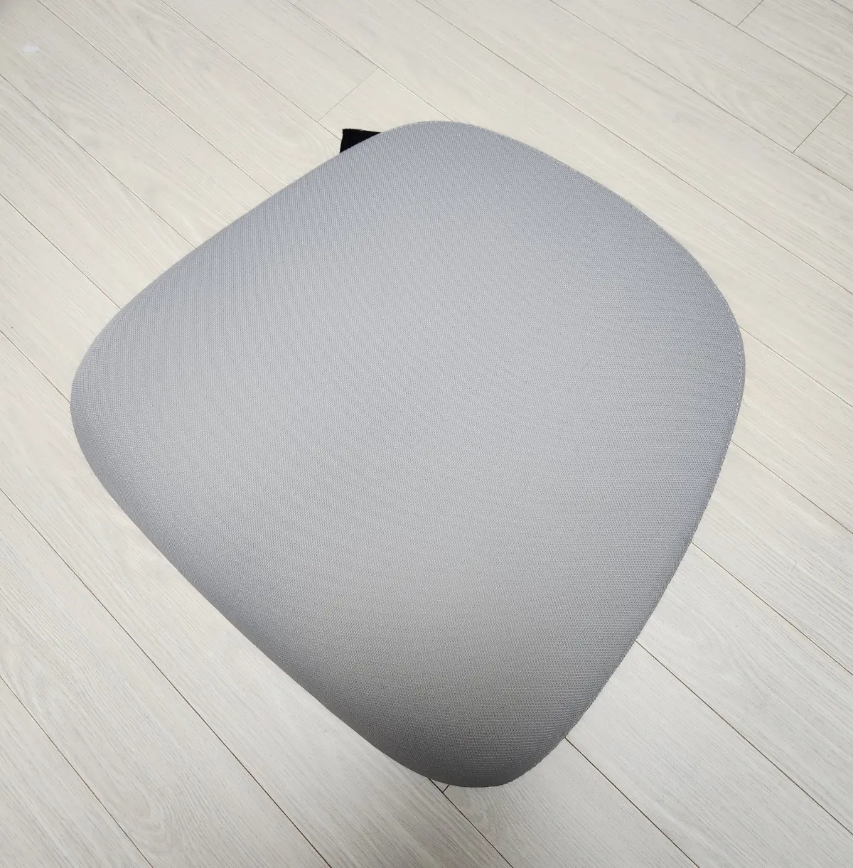 사무용-의자-좌판-탈거해서-방석처럼-사용