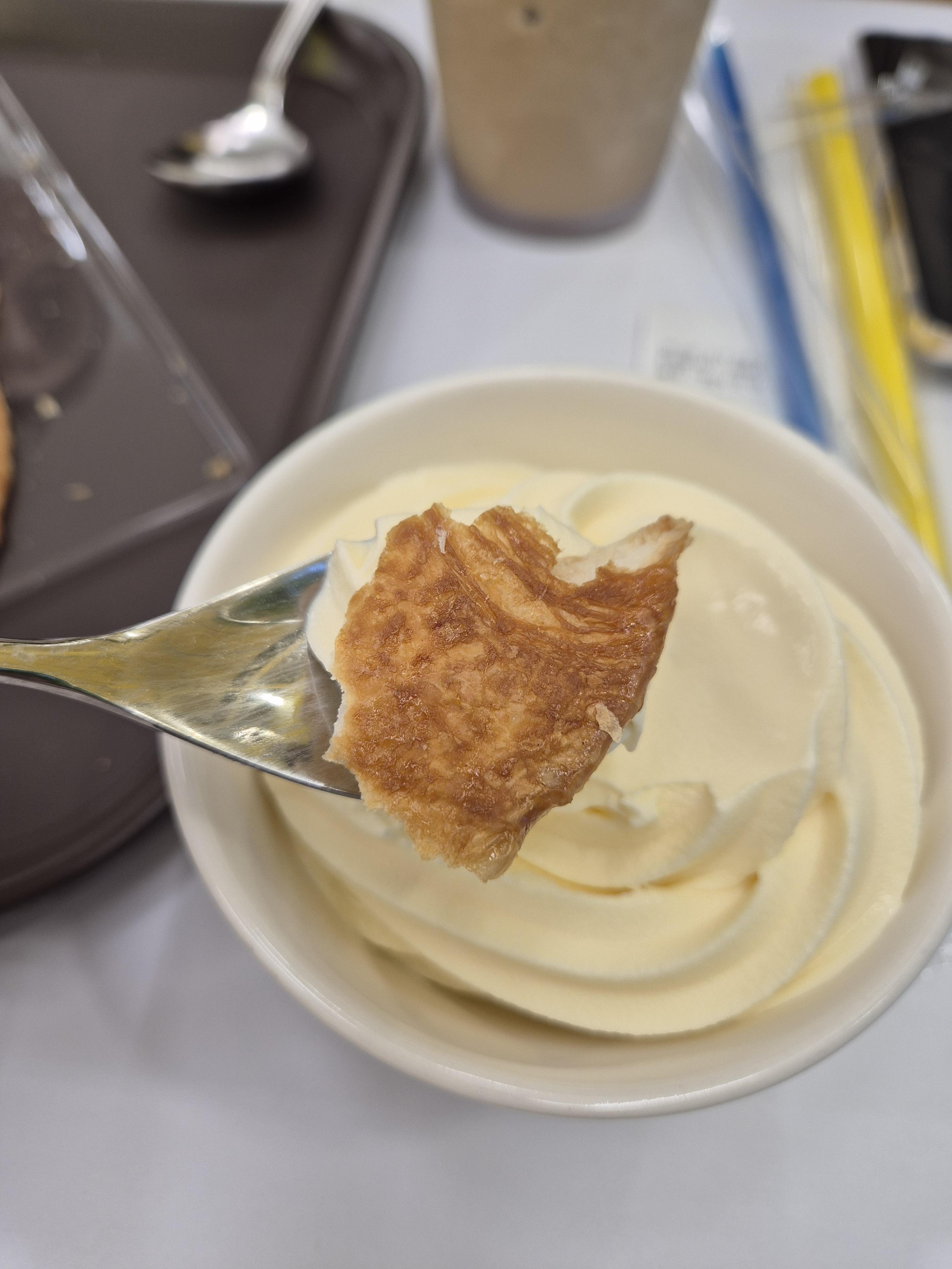 빽다방 크룽지와 노말한 소프트 아이스크림 같이 먹으면 쵝오!