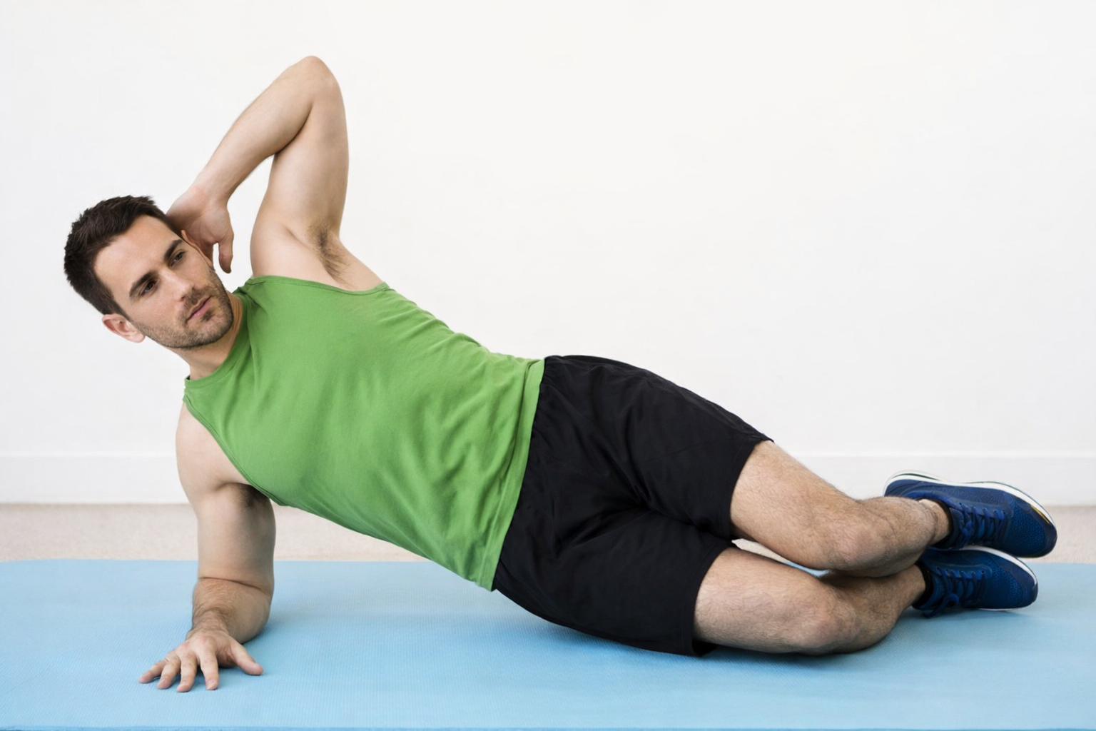 초보자는 무릎을 굽혀 있는자세