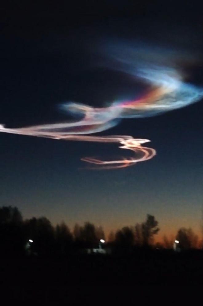 중국 감숙성 상공에 나타난 ‘칠채향운’… 정체는 무엇일까?