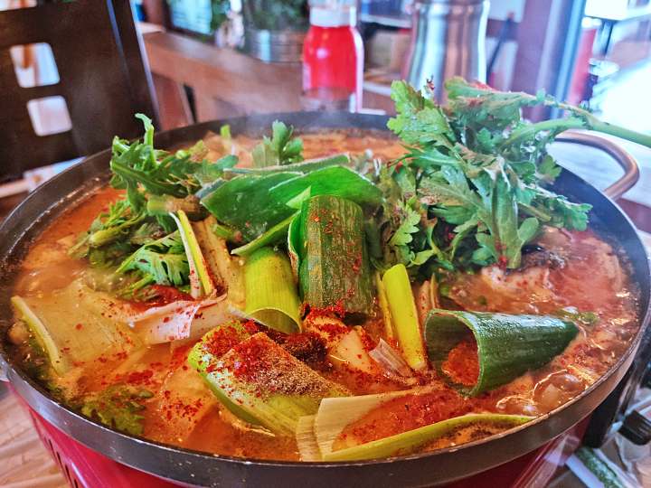 보령 대천해수욕장 맛집 추천 생방송투데이 꼼치맑은탕 꼼치매운탕 주꾸미 볶음 굴찜 해물 특산물 한상 오늘방송 보고 먹고 즐기고 3GO