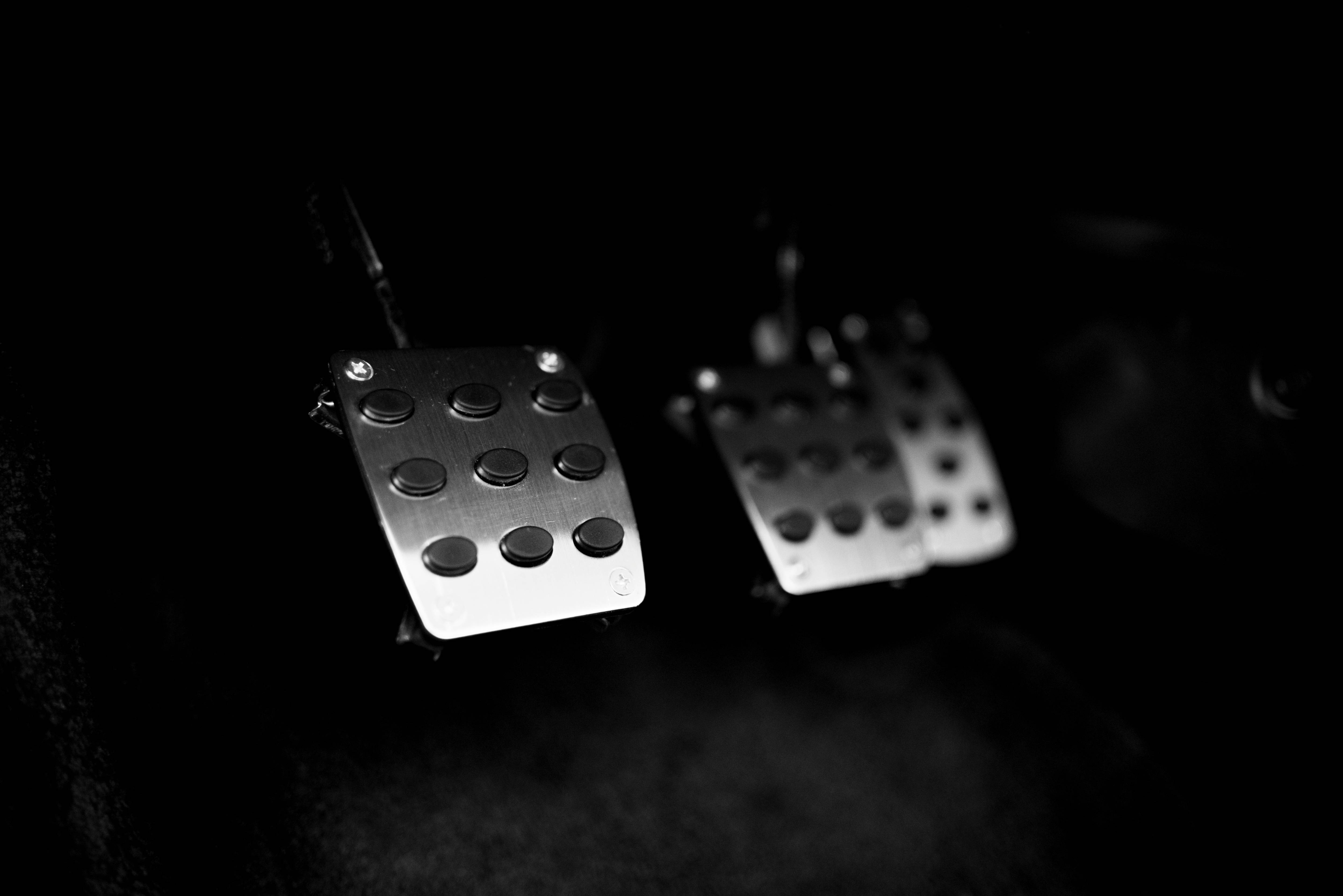 자동차 및 페달 이미지