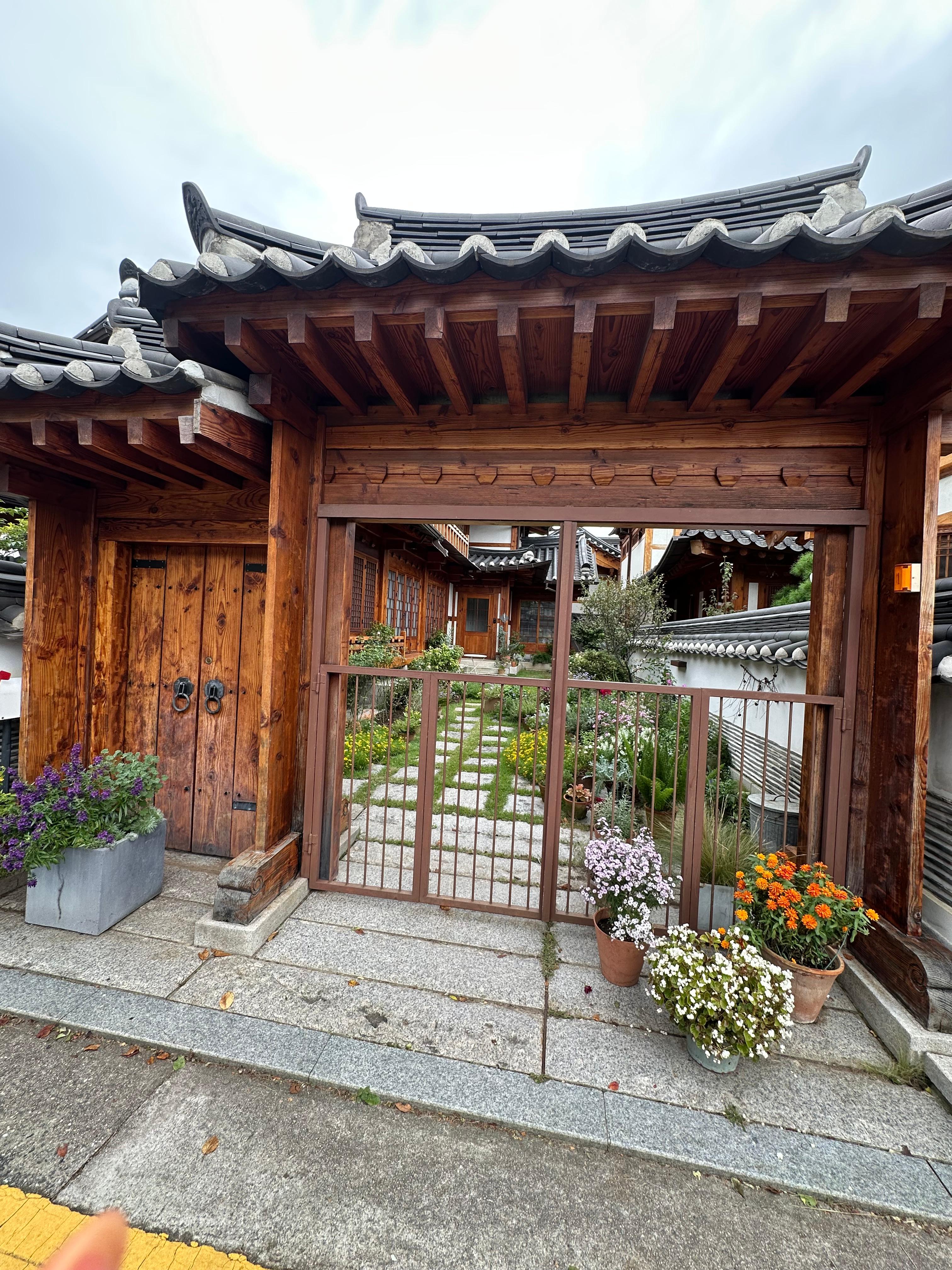 서울 은평한옥마을&amp;진관사 여행(서울에서 만날 수 있는 한옥마을, 북한산 풍경, 공기 짱 좋음, 가족 나들이 산책 장소 추천, 대중교통 편리, 맛집 및 카페 추천, 상당히 넓음, 한복 대여, 은평역사한옥박물관)