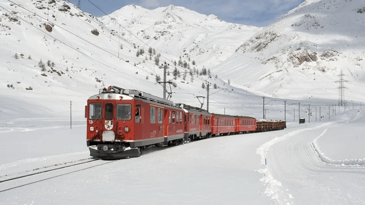 유레일패스로-스위스-산악지대-통과하는-광경